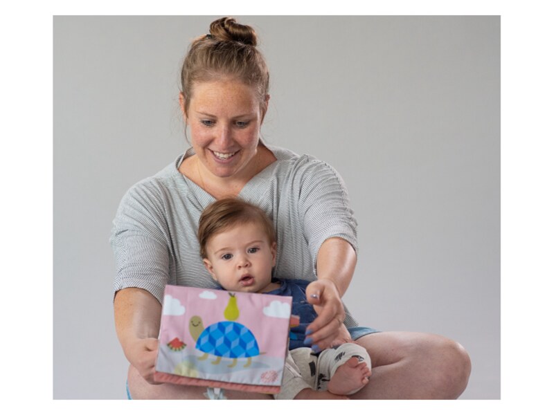 Taf Toys Knížka pro hru na bříšku Savana