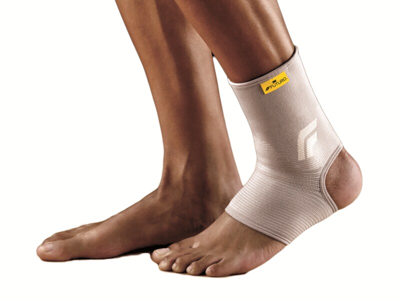 3M Futuro Comfort bandáž hlezenního kloubu velikost M 1 ks