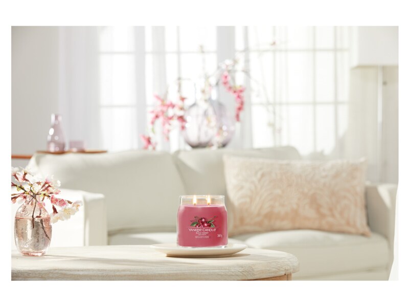 Yankee Candle Signature svíčka střední 2 knoty Black Cherry 368 g  