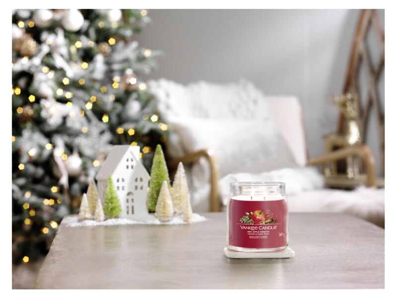 Yankee Candle Signature svíčka střední 2 knoty Red Apple Wreath 368 g  