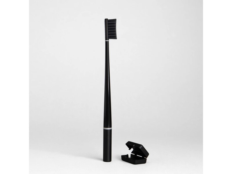 Piuma Zubní kartáček Soft Whitening Perfect Black s aktivním uhlím + kryt 1 ks