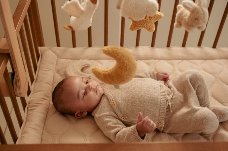 Little Dutch Newborn Naturals Dřevěný hudební kolotoč Little Dutch Newborn Naturals Dřevěný hudební kolotoč