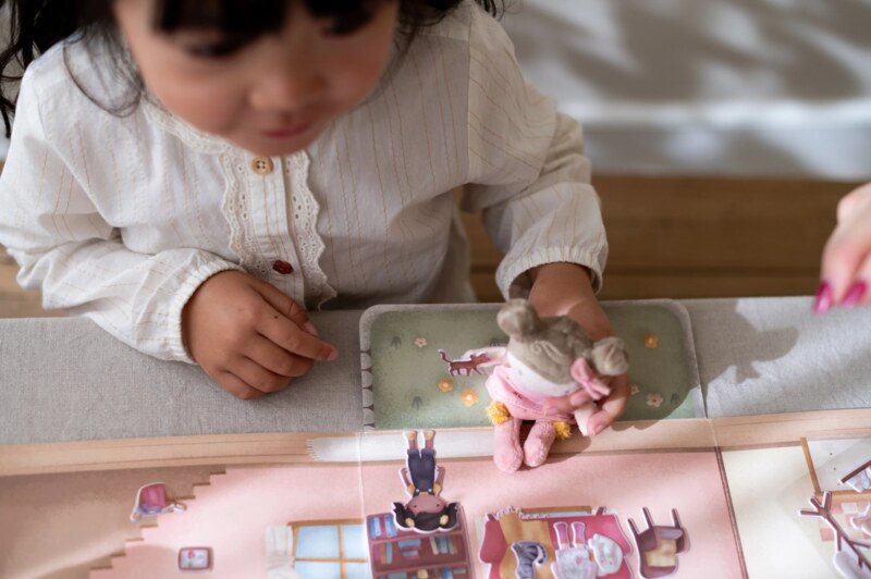 Little Dutch Rosa Knížka se samolepkami Dům 1 ks Little Dutch Rosa Knížka se samolepkami Dům 1 ks