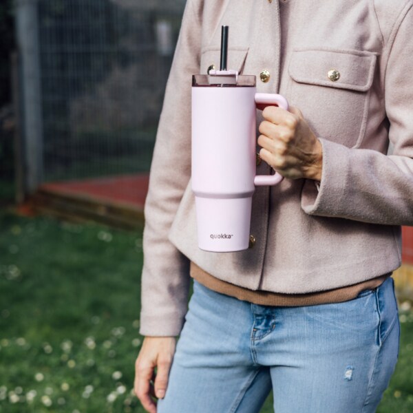 Quokka Stream Light Pink Nerezový termohrnek s brčkem 950 ml 1 ks Quokka Stream Light Pink Nerezový termohrnek s brčkem 950 ml 1 ks