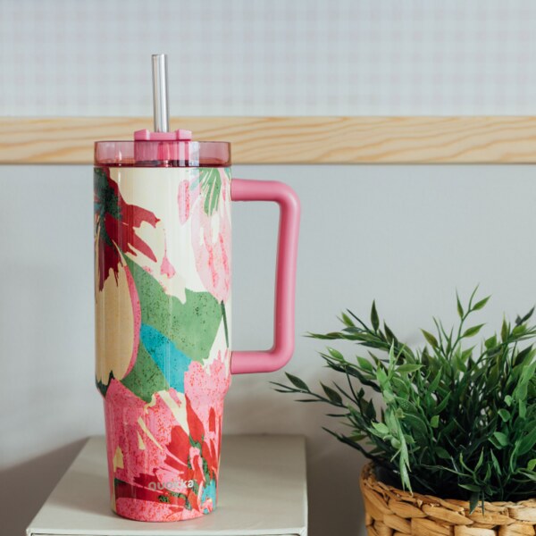 Quokka Stream Pink Flamingo Nerezový termohrnek s brčkem 950 ml 1 ks Quokka Stream Pink Flamingo Nerezový termohrnek s brčkem 950 ml 1 ks