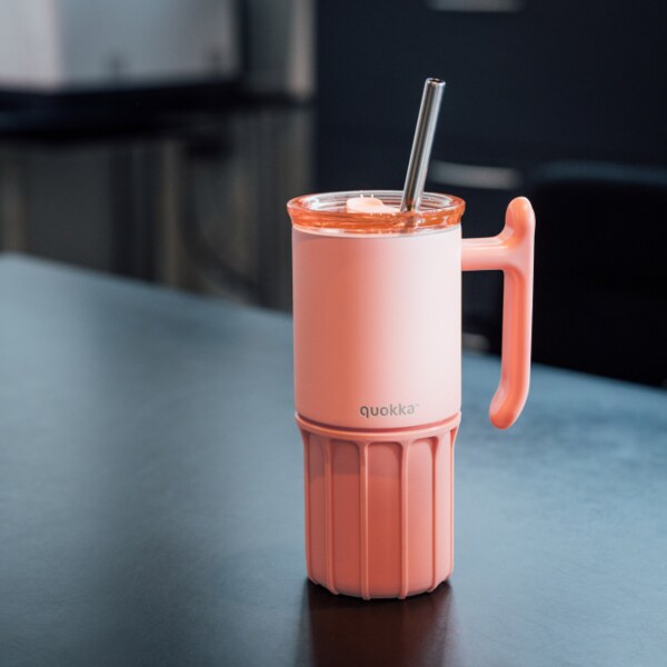 Quokka Umi Peachy Pink Nerezový termohrnek s brčkem 720 ml 1 ks Quokka Umi Peachy Pink Nerezový termohrnek s brčkem 720 ml 1 ks