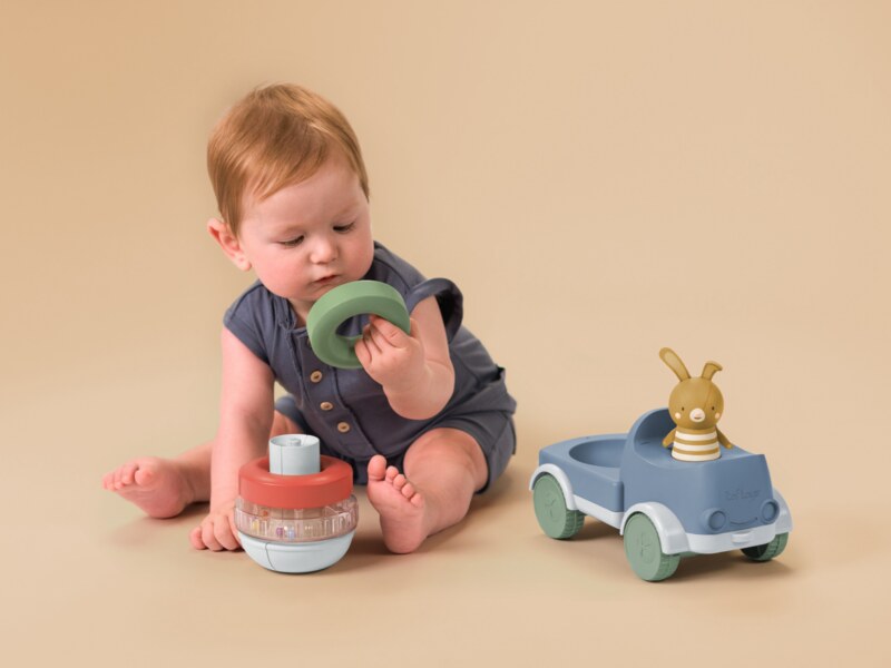 Taf Toys Bunny Náklaďák s pyramidou Taf Toys Bunny Náklaďák s pyramidou