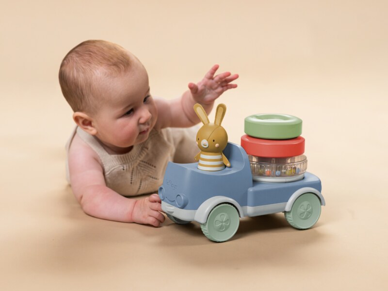 Taf Toys Bunny Náklaďák s pyramidou Taf Toys Bunny Náklaďák s pyramidou