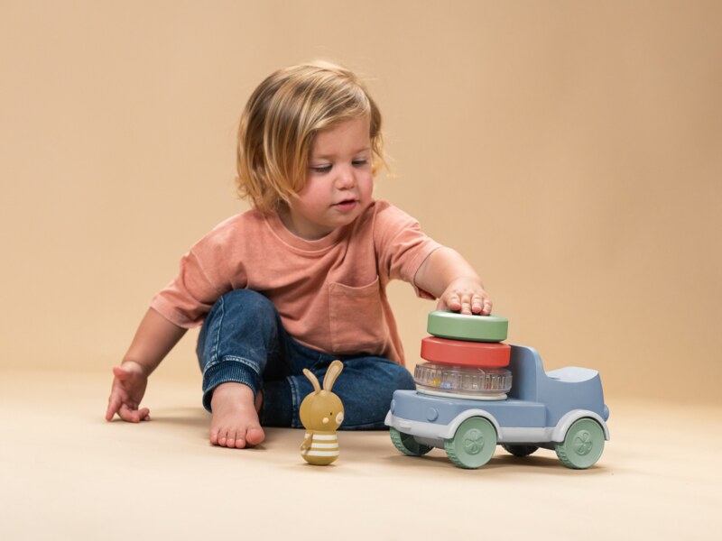Taf Toys Bunny Náklaďák s pyramidou Taf Toys Bunny Náklaďák s pyramidou