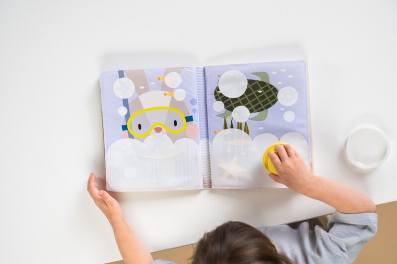 Taf Toys Kouzelná knížka s malováním vodou Taf Toys Kouzelná knížka s malováním vodou