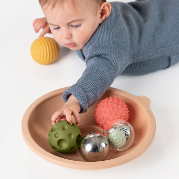 Taf Toys Mísa s míčky pro hru na bříšku Taf Toys Mísa s míčky pro hru na bříšku