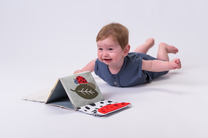 Taf Toys Sensory Book Knížka pro hru na bříšku 