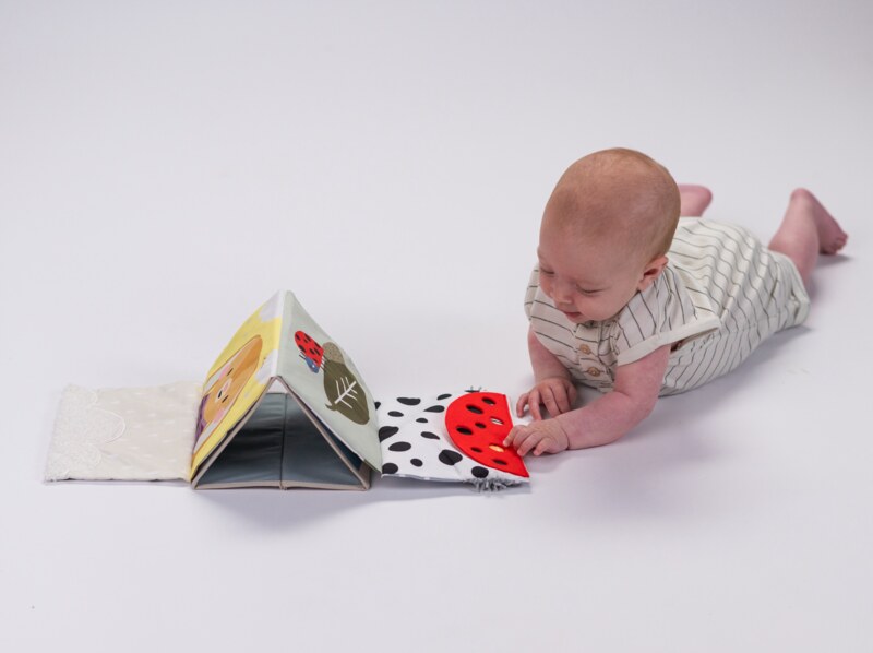 Taf Toys Sensory Book Knížka pro hru na bříšku 