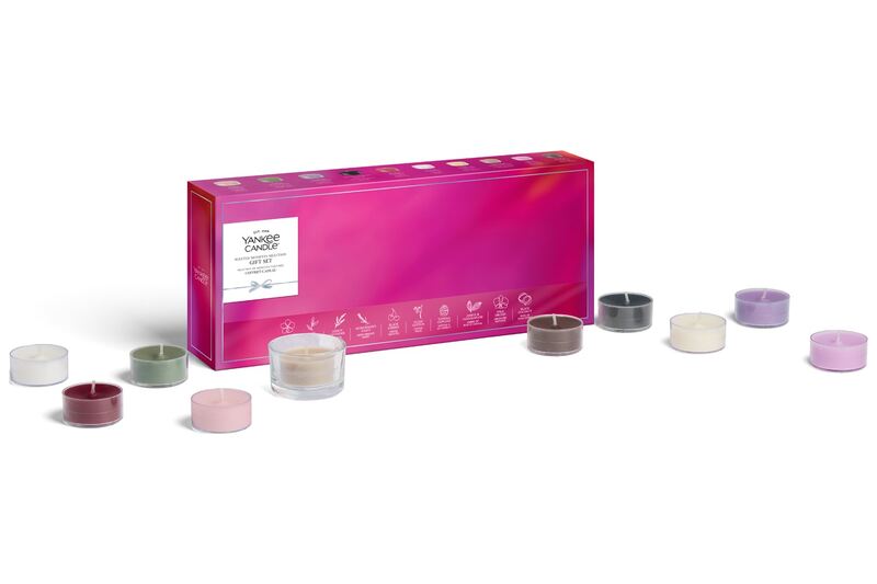 Yankee Candle Dárková sada 10 čajových svíček + svícen 1 set Yankee Candle Dárková sada 10 čajových svíček + svícen 1 set