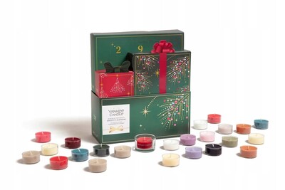 Yankee Candle Dárková sada Adventní věnec 24 čajových svíček + svícen 1 set Yankee Candle Dárková sada Adventní věnec 24 čajových svíček + svícen 1 set