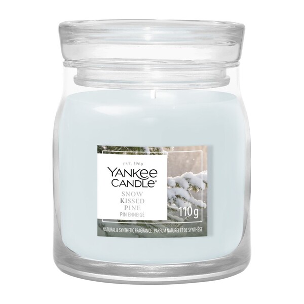 Yankee Candle Signature svíčka malá Snow Kissed Pine 110 g Yankee Candle Signature svíčka malá Snow Kissed Pine 110 g