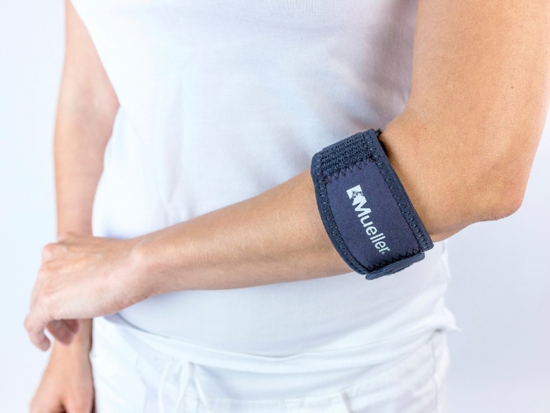 Mueller Adjust-To-Fit Tennis elbow support pásek na tenisový loket 1 ks