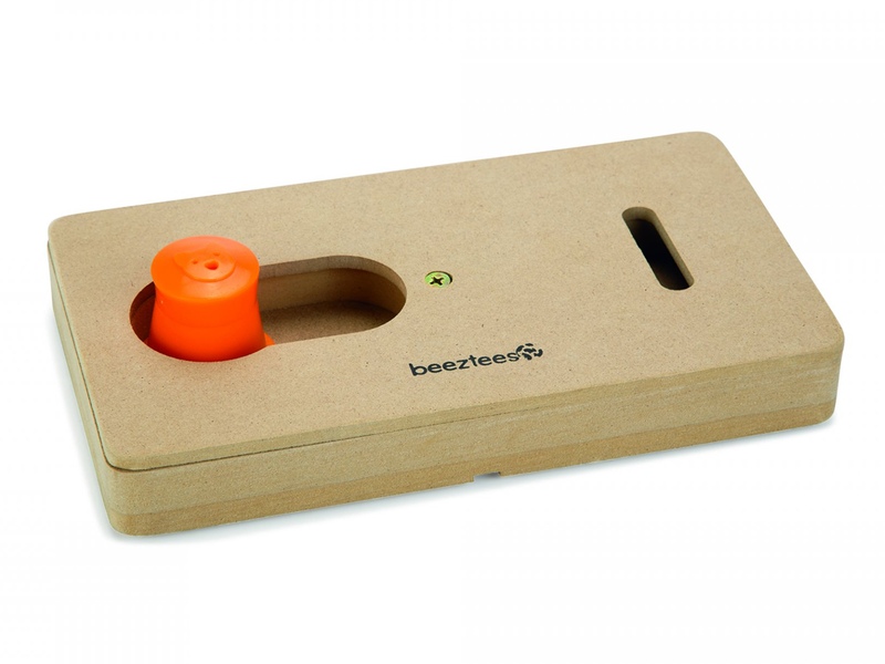 Beeztees Interaktivní dřevěná hračka Swinny 22 cm