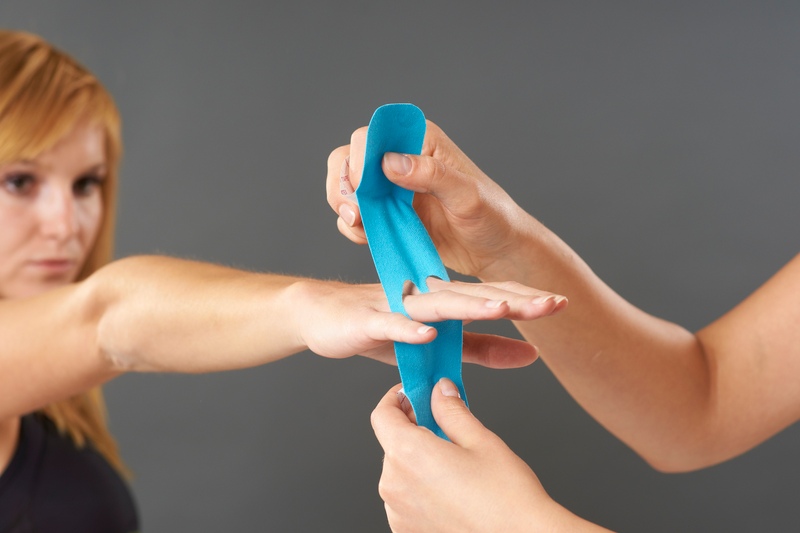 Temtex Kinesio Tape tejpovací páska fialová 5 cm x 5 m