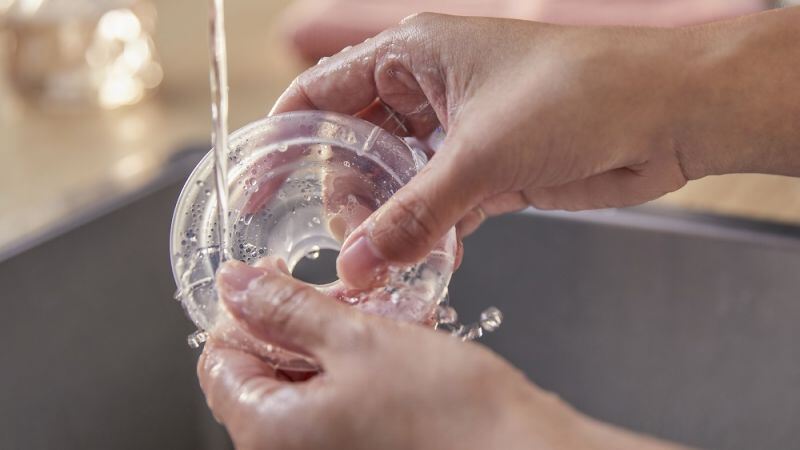 Philips Avent odsávačka mateřského mléka manuální + VIA pohárky 180 ml 5 ks