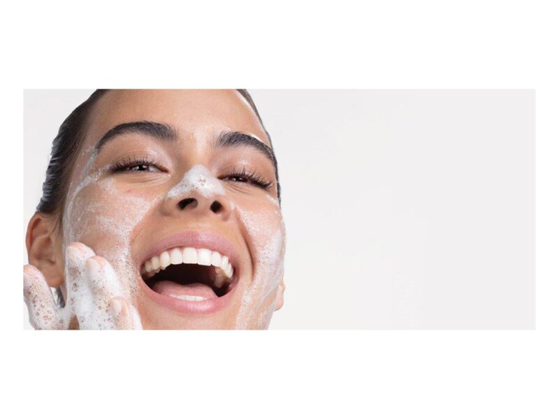 A-Derma Biology AC čisticí pěnivý gel na tvář, hruď a záda 400 ml