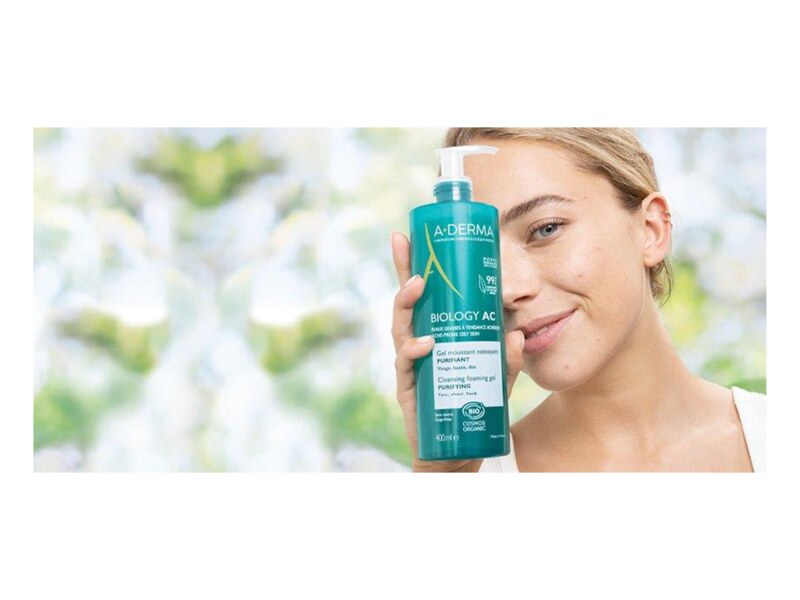 A-Derma Biology AC čisticí pěnivý gel na tvář, hruď a záda 400 ml